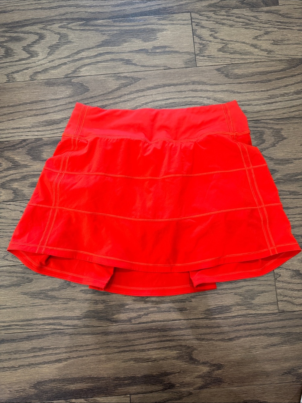 lululemon athletica Vibrant Red/orange
Skirt. •